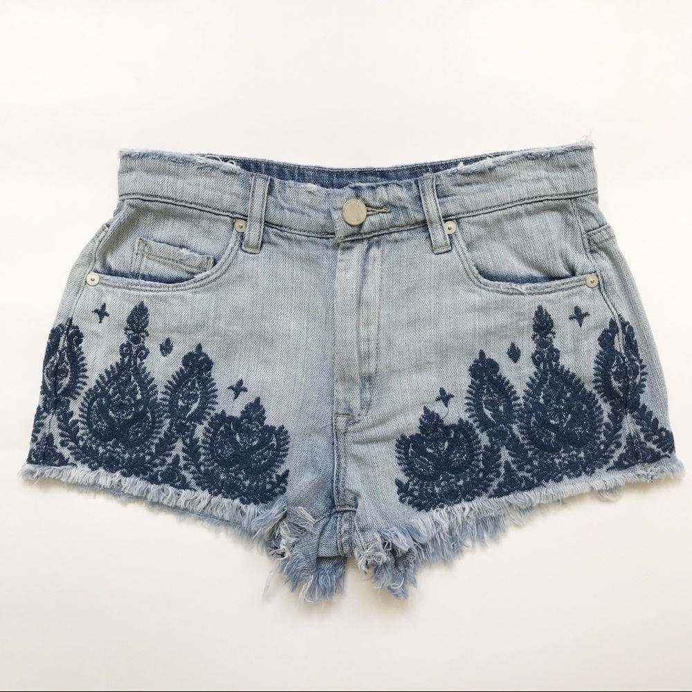 Blank NYC Wedge Short Embroidered 25